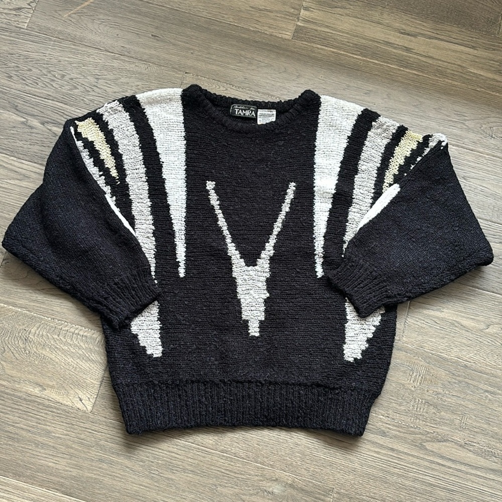 🔥Andolini for Tamra🔥 | Black and white vintage knit sweater